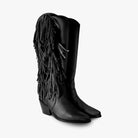 Showstopper Boots Ely Black Botas negras con flecos Botas de piel negras Calzado hecho a mano en México Botas de piel 100% genuina Botas con cierre interior metálico Botas de tacón de 6.5 cm Botas con flecos laterales decorativos Botas de piel en color negro Botas de piel para mujeres Botas elegantes de piel Botas de piel con diseño único Botas de piel para eventos especiales Botas de piel para ocasiones formales Botas de piel con estilo showstoppe cowboy boots