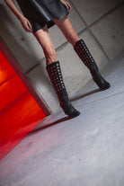 Botas de piel negras Botas de moda en color negro Botas vaqueras de mujer botas vaqueras de piel  botas vaqueras negras mujer outfits con botas negras  botas negras de piel botas en tendencia botas 2024