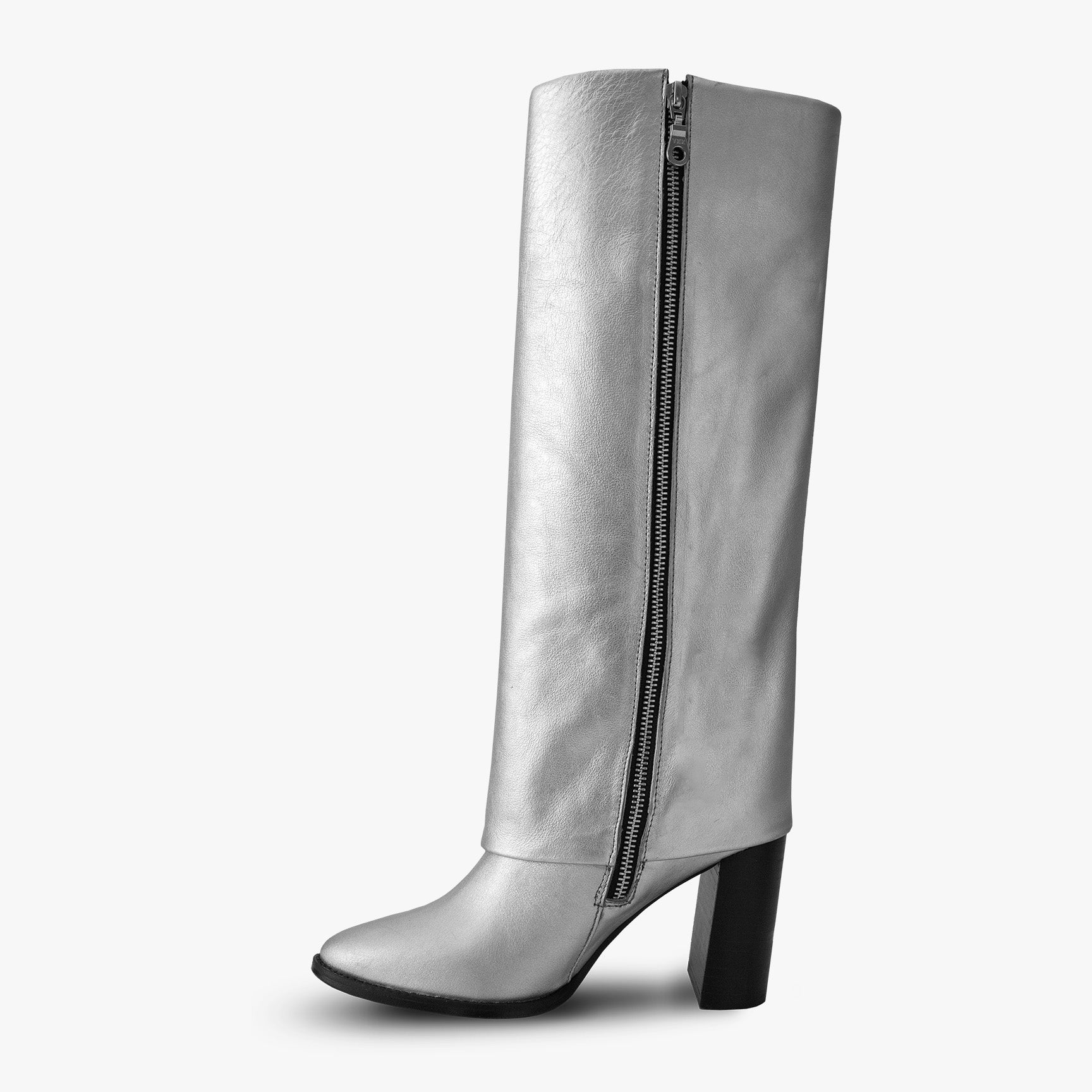 Calzado de noche en plata Bota metálico Botín de moda en plata Bota de piel hecho a mano oufits con botas metálicas metallic boots botas en tendencia Bota larga para mujer botas en tendencia 2024 botas de piel altas